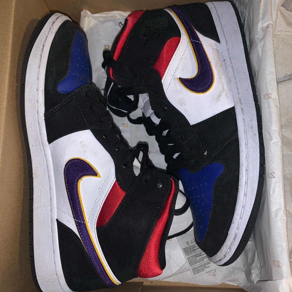 Air Jordan 1 Mid SE